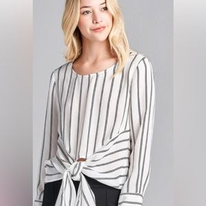 🌸.  #351-49.   APT. 9. Blouse